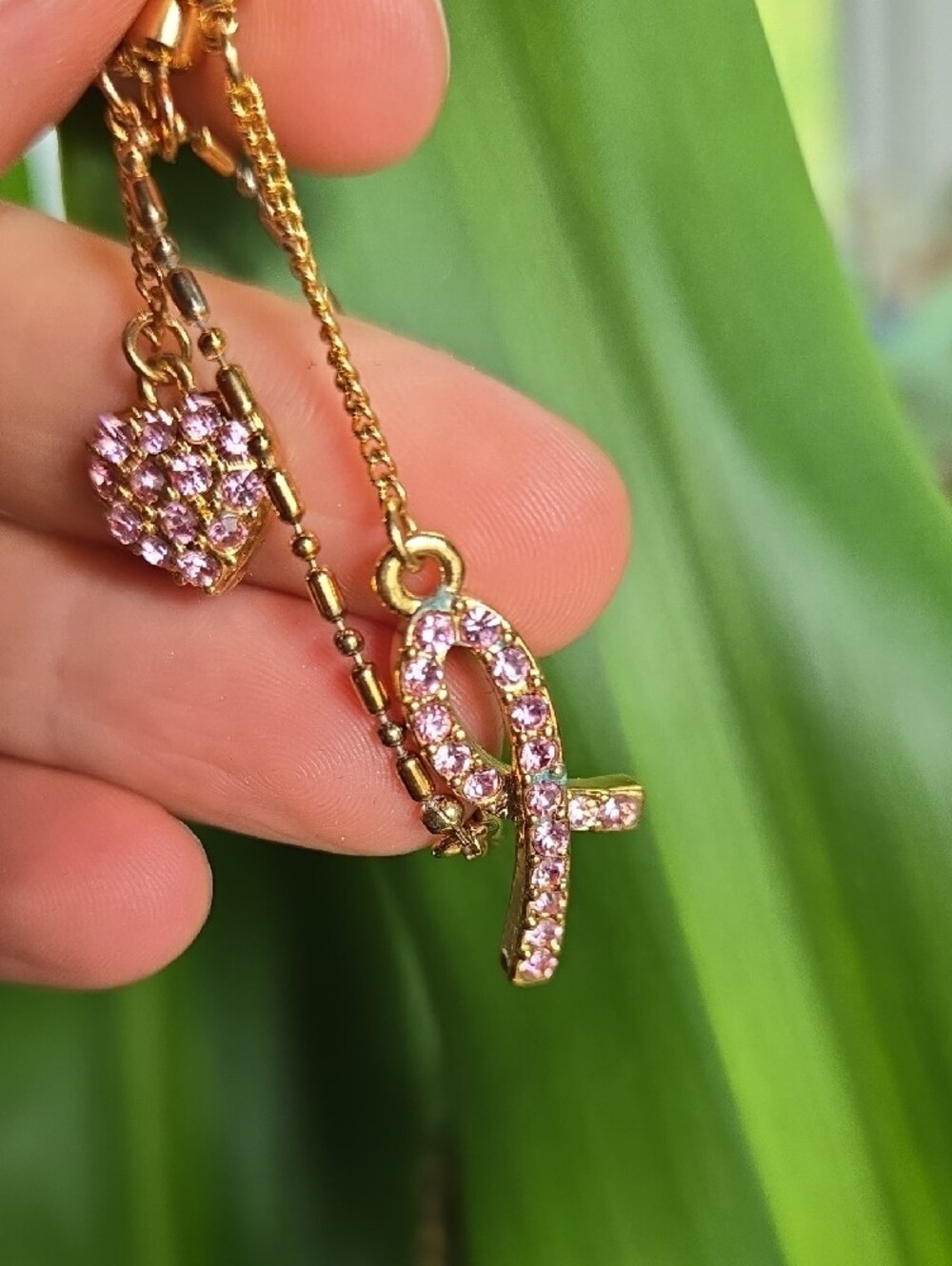 Avon Gold-Tone Pink Ribbon and Heart Key/ Card Holder Charm
